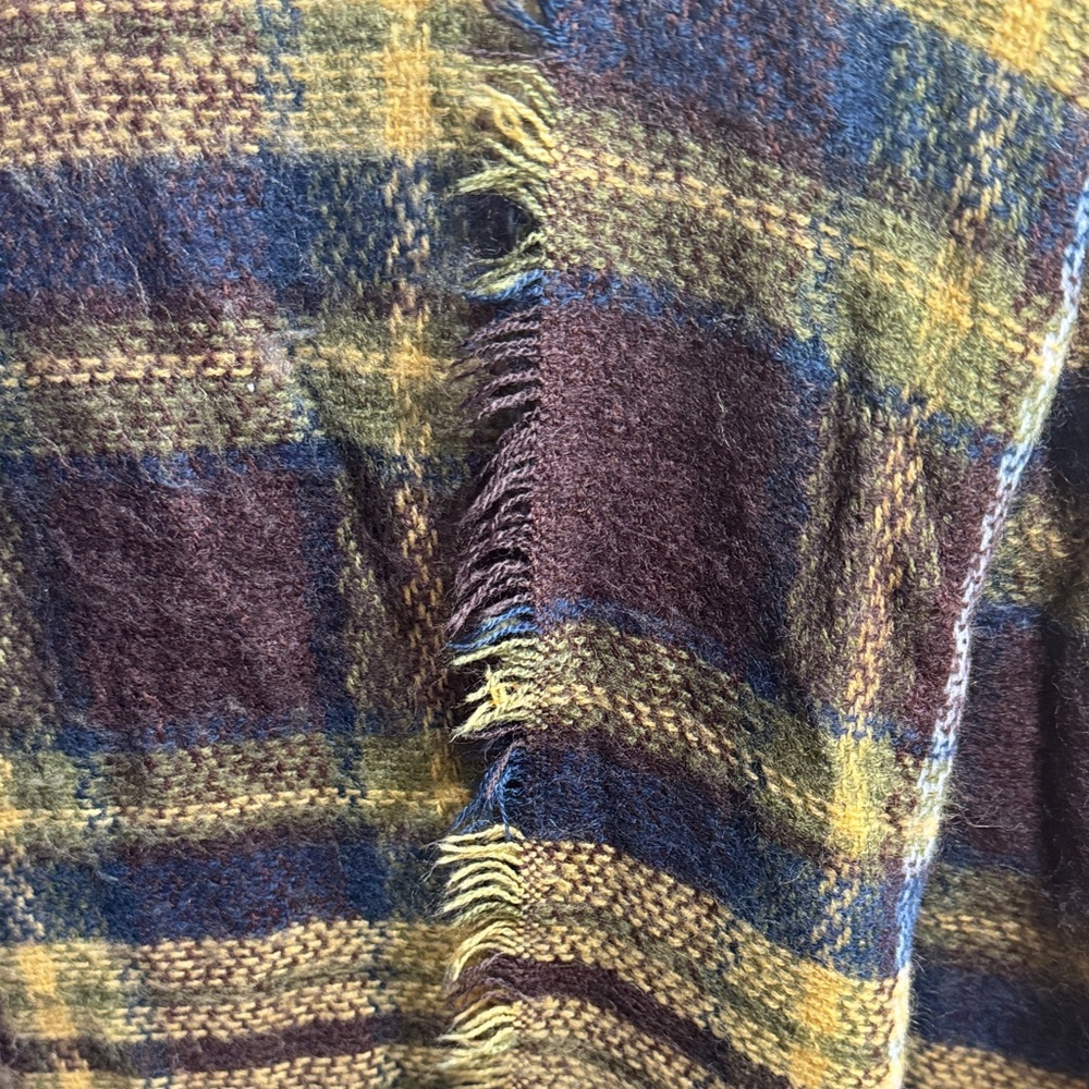Fall colored throw blanket - Picture 2 of 2
